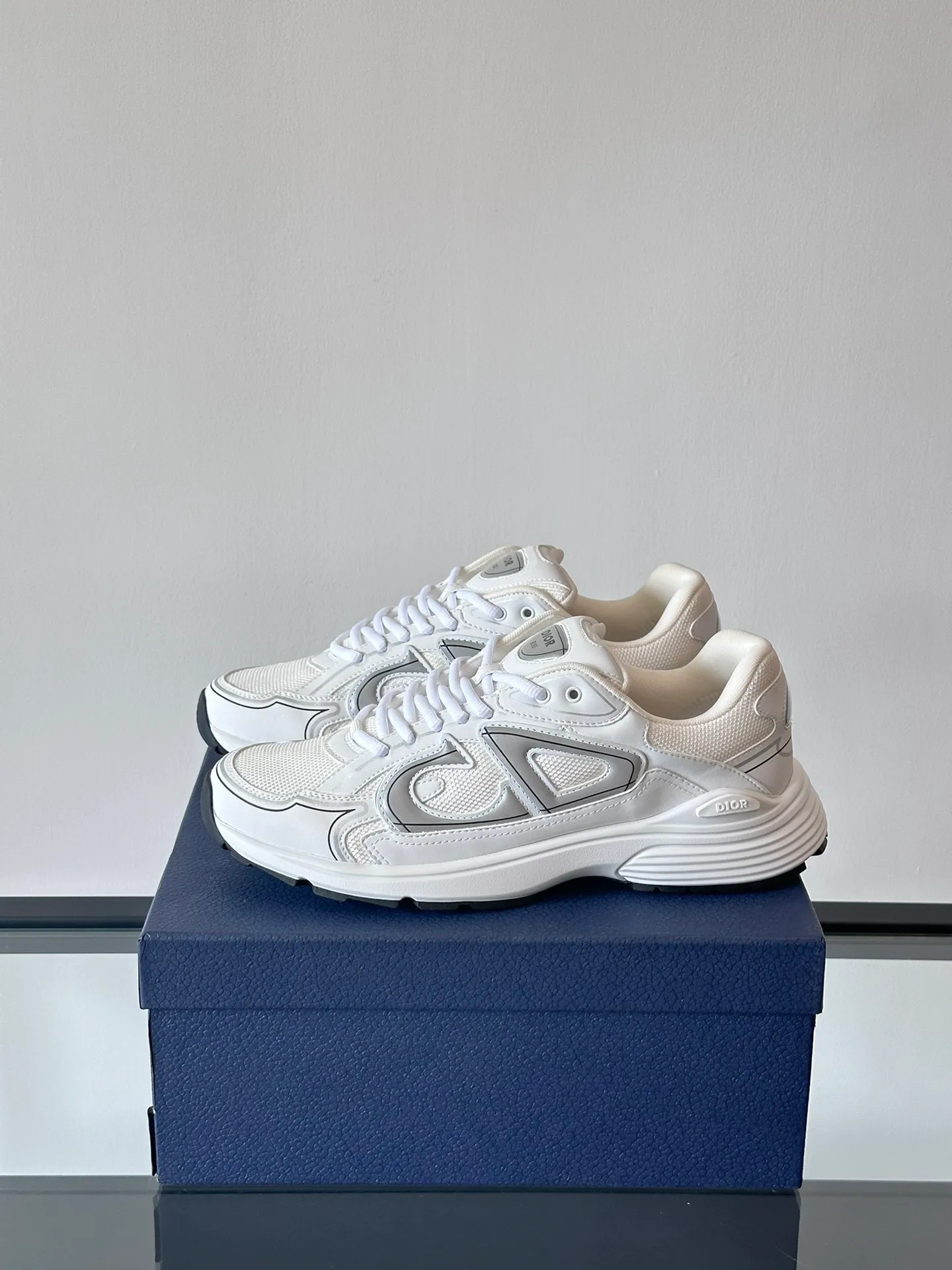 Men's Men's Shoes 💰p440 "Dio*" Dior B30 series sports shoes, multi-color mesh fabric and multi-color technical fabrics, this season's new B30 low-top sports shoes are one of the flagship styles of the series. Crafted from multicolor mesh and technical fabrics, it's finished with a reflective "CD30" graphic and silver-toned "DIOR B30" and "CD30" logos on the heel and tongue. An extra-light, sculpted rubber sole with signature accents adds style, while internal stretch details create ideal comfort. It can be matched with various casual styles to show a fashionable and modern sports style. Size: 38-44 (45-46 customized)